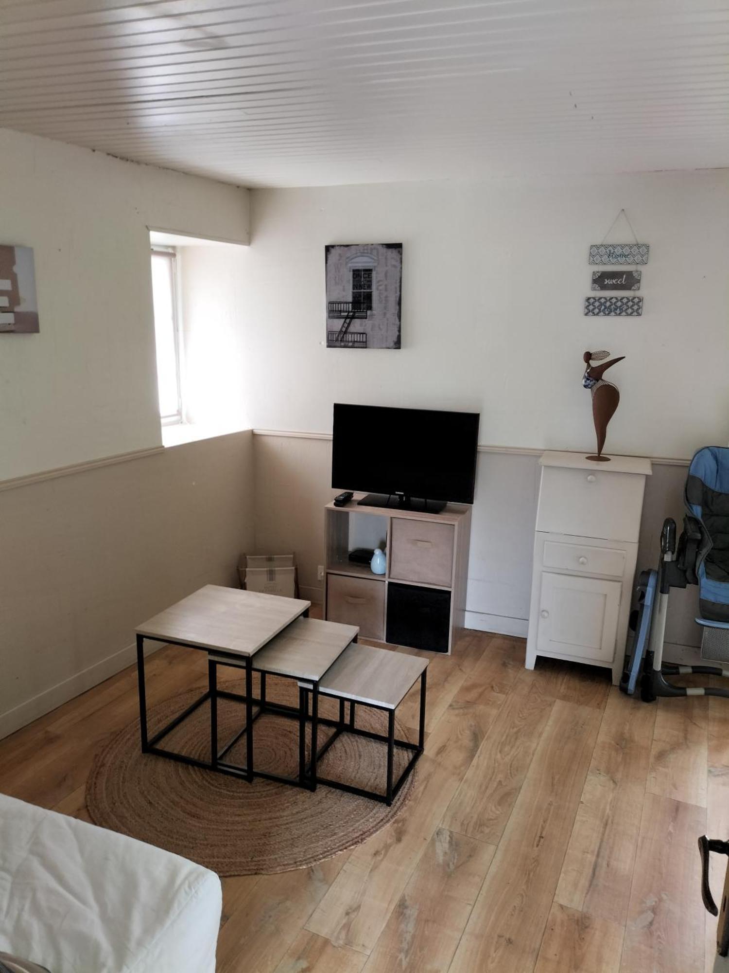 Petite Maison 2 Pieces Pour 4 A 5 Personnes Le Boupère